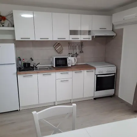 Apartman Ana-lora *